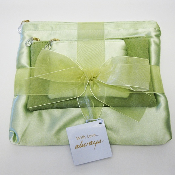 Avon ALWAYS 3 Piece Green Cosmetic Bag Set - Picture 1 of 2